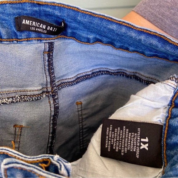 high waisted plus size jeans with chains - Picture 5 of 6